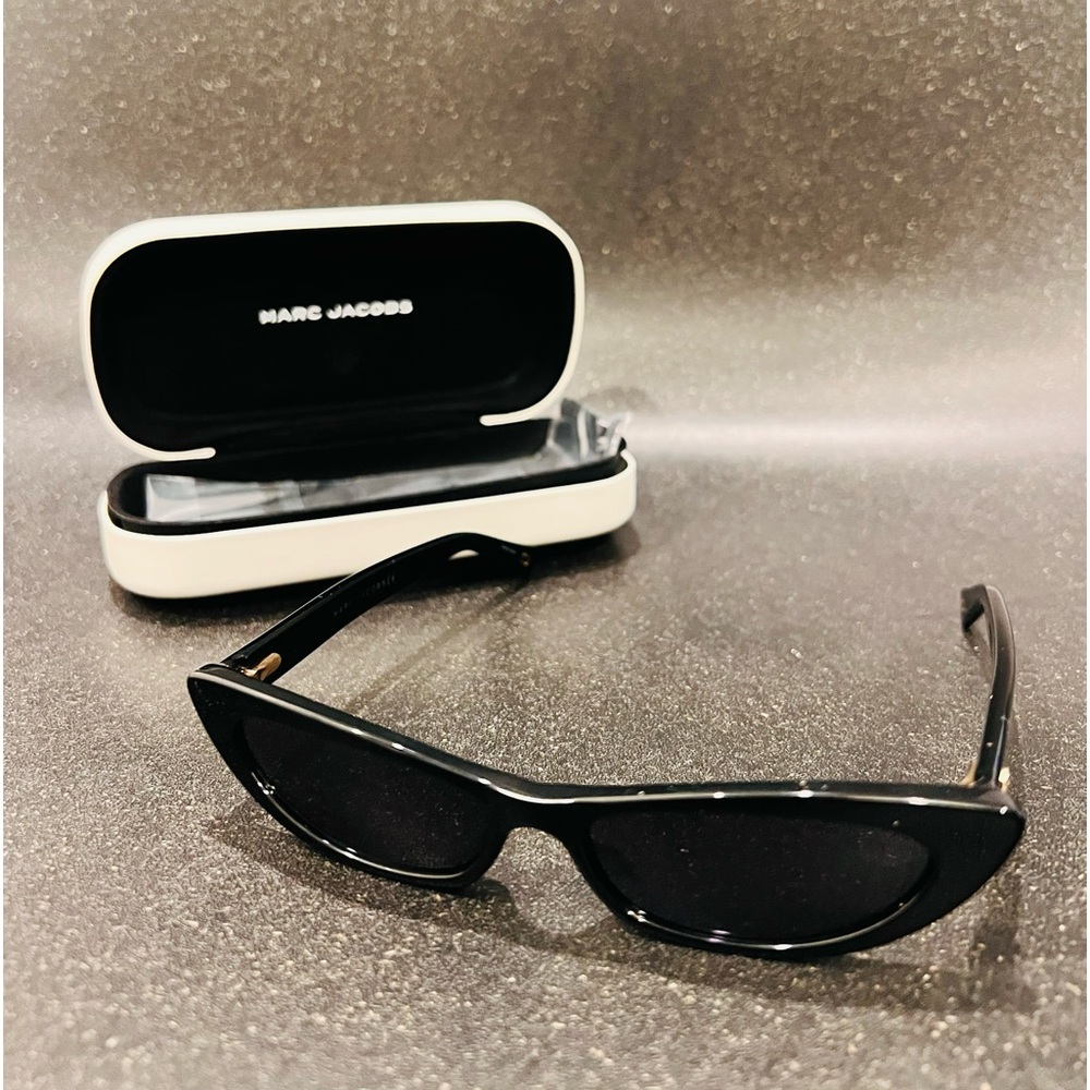MARC JACOBS CAT EYE SUNGLASSES